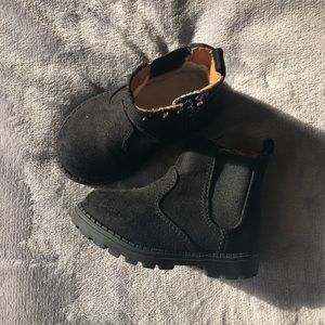Adorable black baby booties 🥰